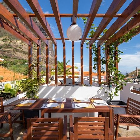 Madeira Surf Camp Hostel Porto Da Cruz Exterior photo